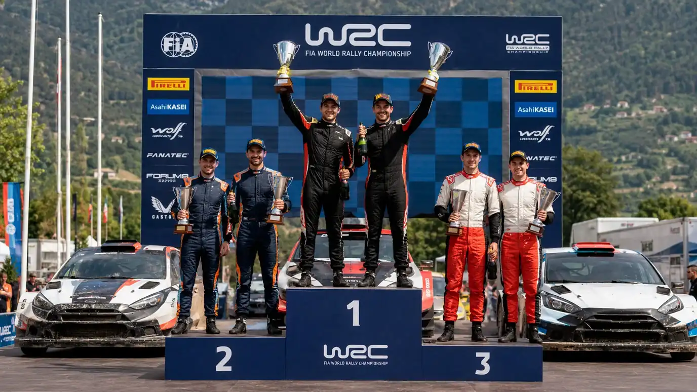 WRC-Sieger bei der Rallye-Siegerehrung — Gesamtsieger- und Powerstage-Wetten als zentrale Wettmärkte